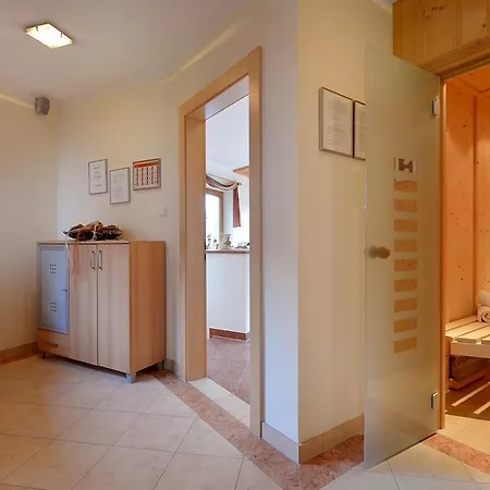Farm stay Sonderbichlhof Fuegen