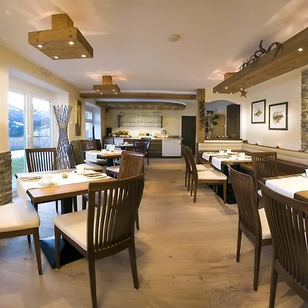 Farm stay Sonderbichlhof Fuegen