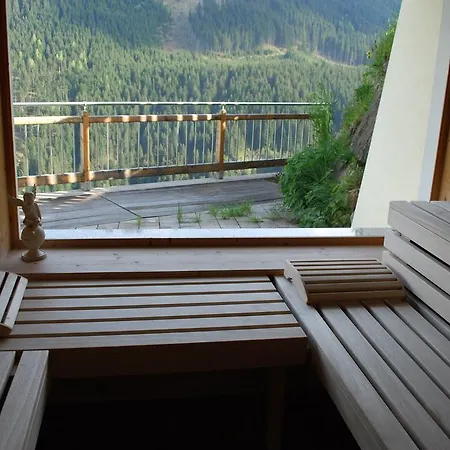 Farm stay Sonderbichlhof Fuegen