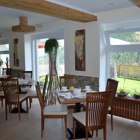 Farm stay Sonderbichlhof Fuegen
